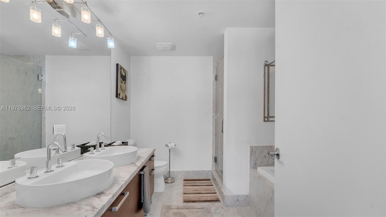 253 NE 2nd St #2902 Miami, FL 33132