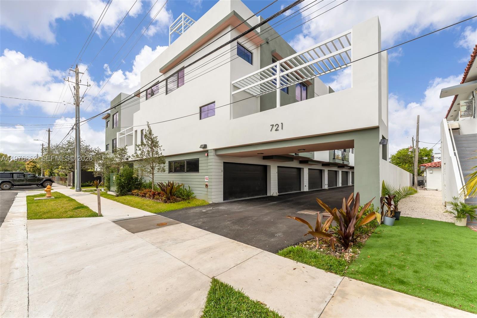 721 SW 11th St #B Miami, FL 33129