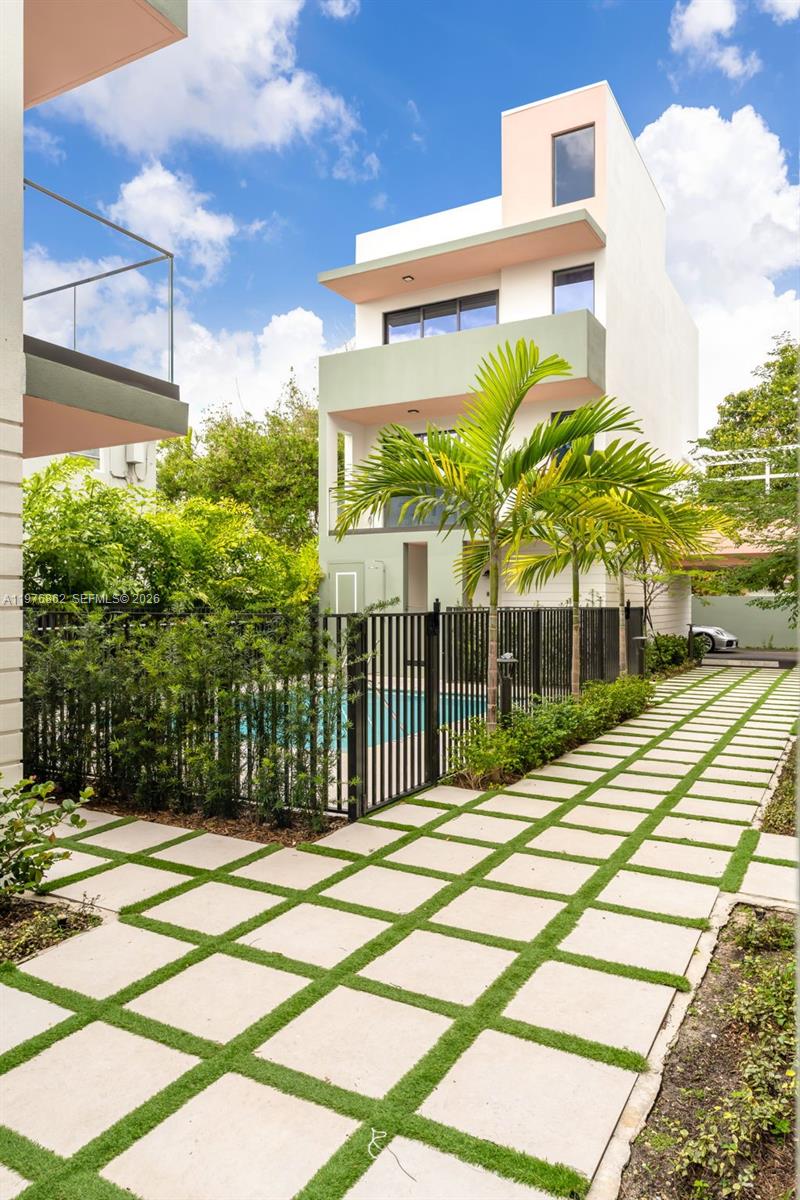 721 SW 11th St #B Miami, FL 33129