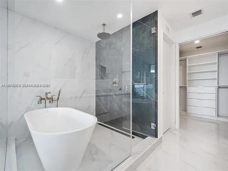 700 NE 24th St #606 Miami, FL 33137