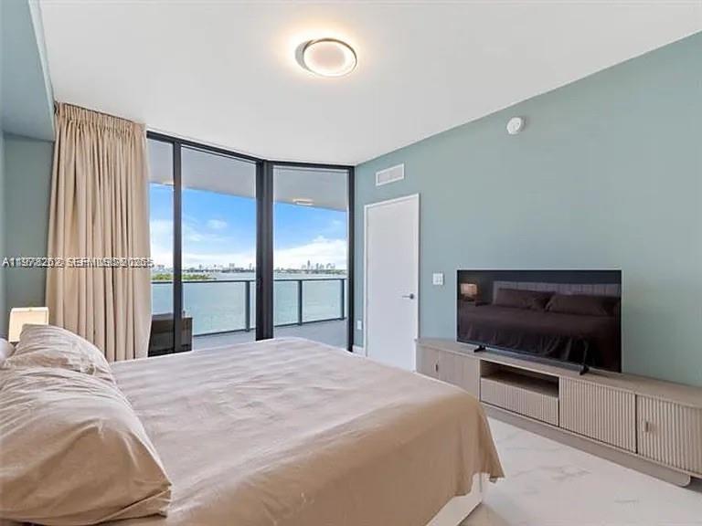 700 NE 24th St #606 Miami, FL 33137