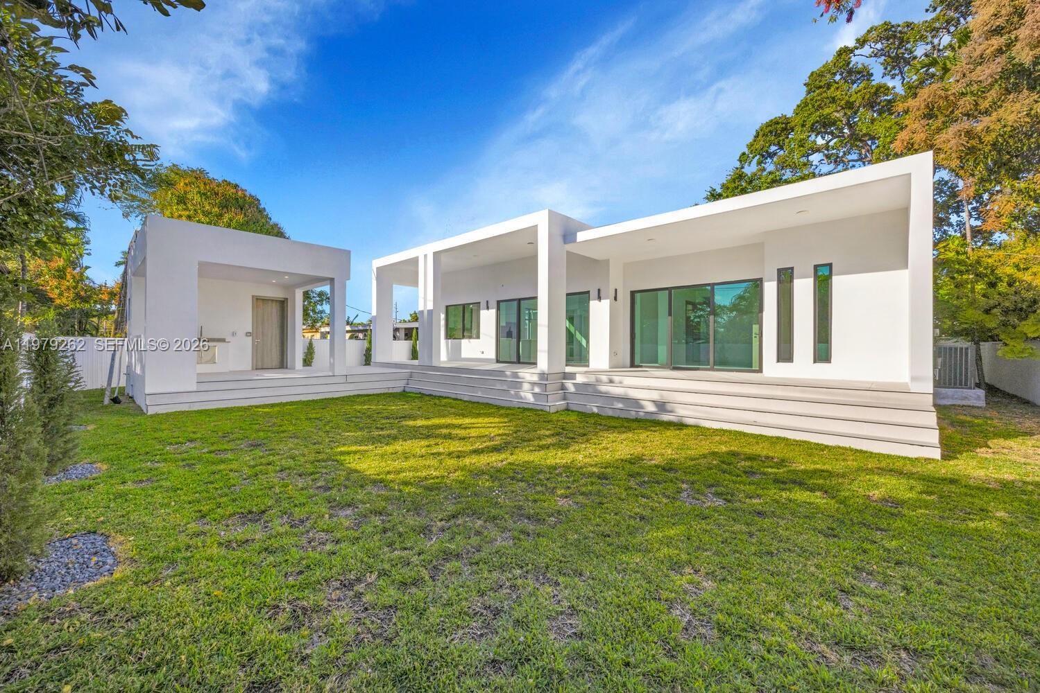 472 S Royal Poinciana Blvd Miami Springs, FL 33166