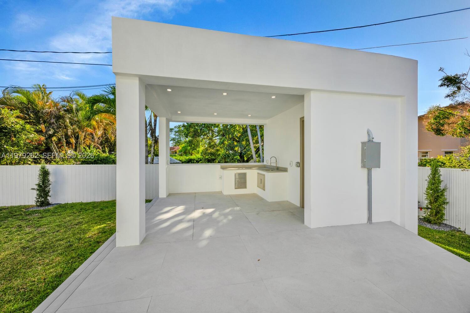 472 S Royal Poinciana Blvd Miami Springs, FL 33166