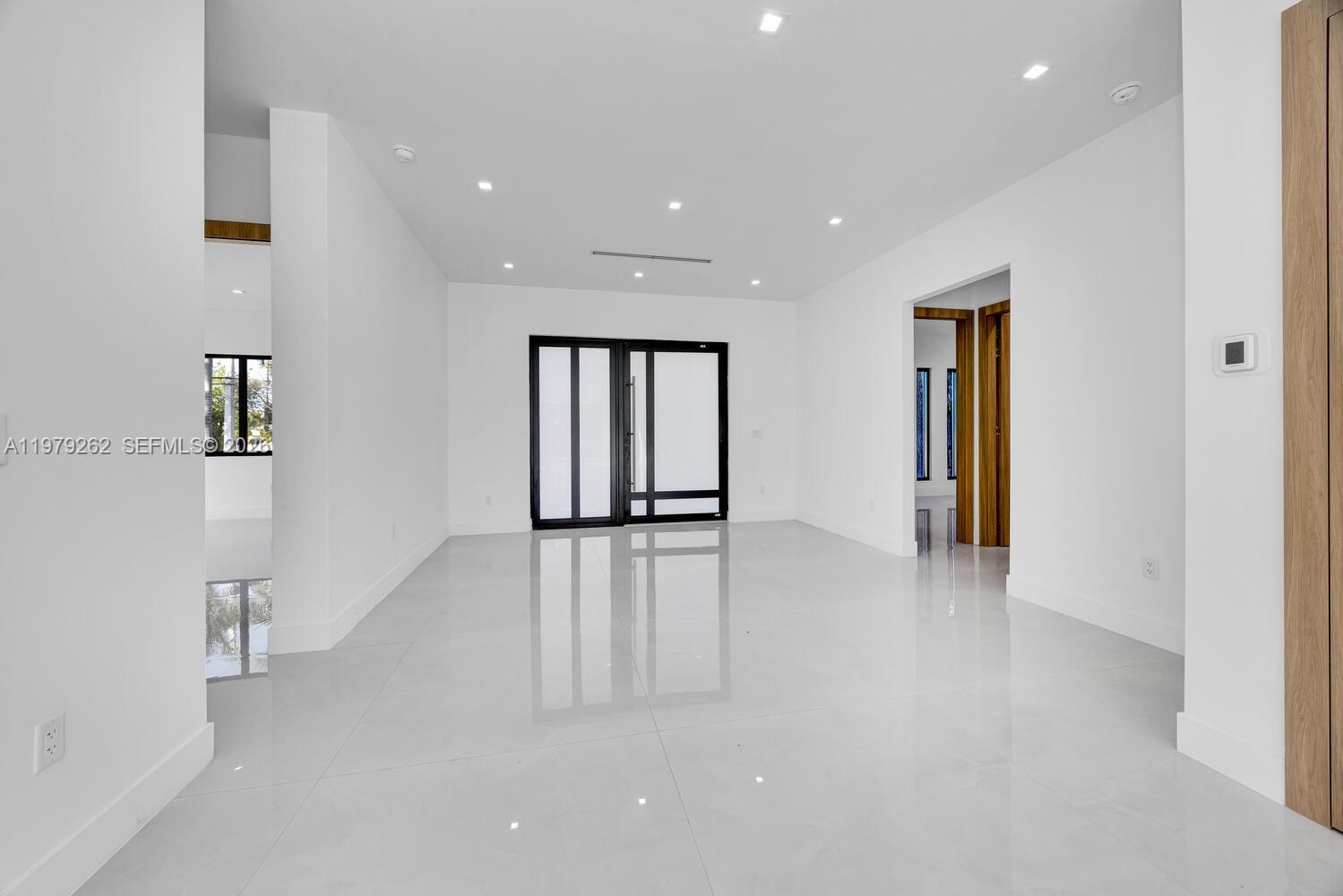 472 S Royal Poinciana Blvd Miami Springs, FL 33166