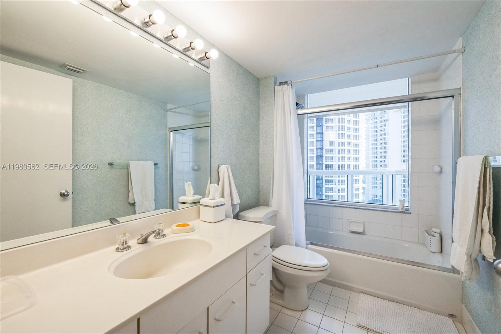 21205 Yacht Clb Dr #1802 Aventura, FL 33180