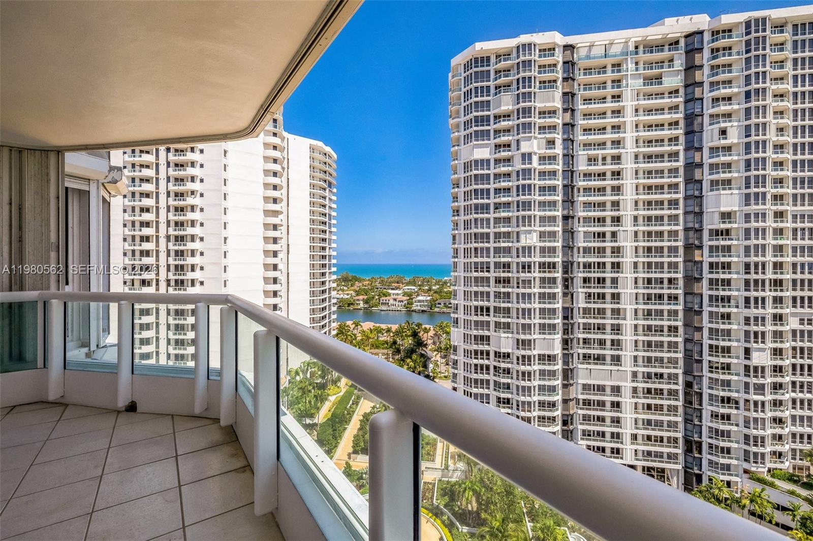21205 Yacht Clb Dr #1802 Aventura, FL 33180