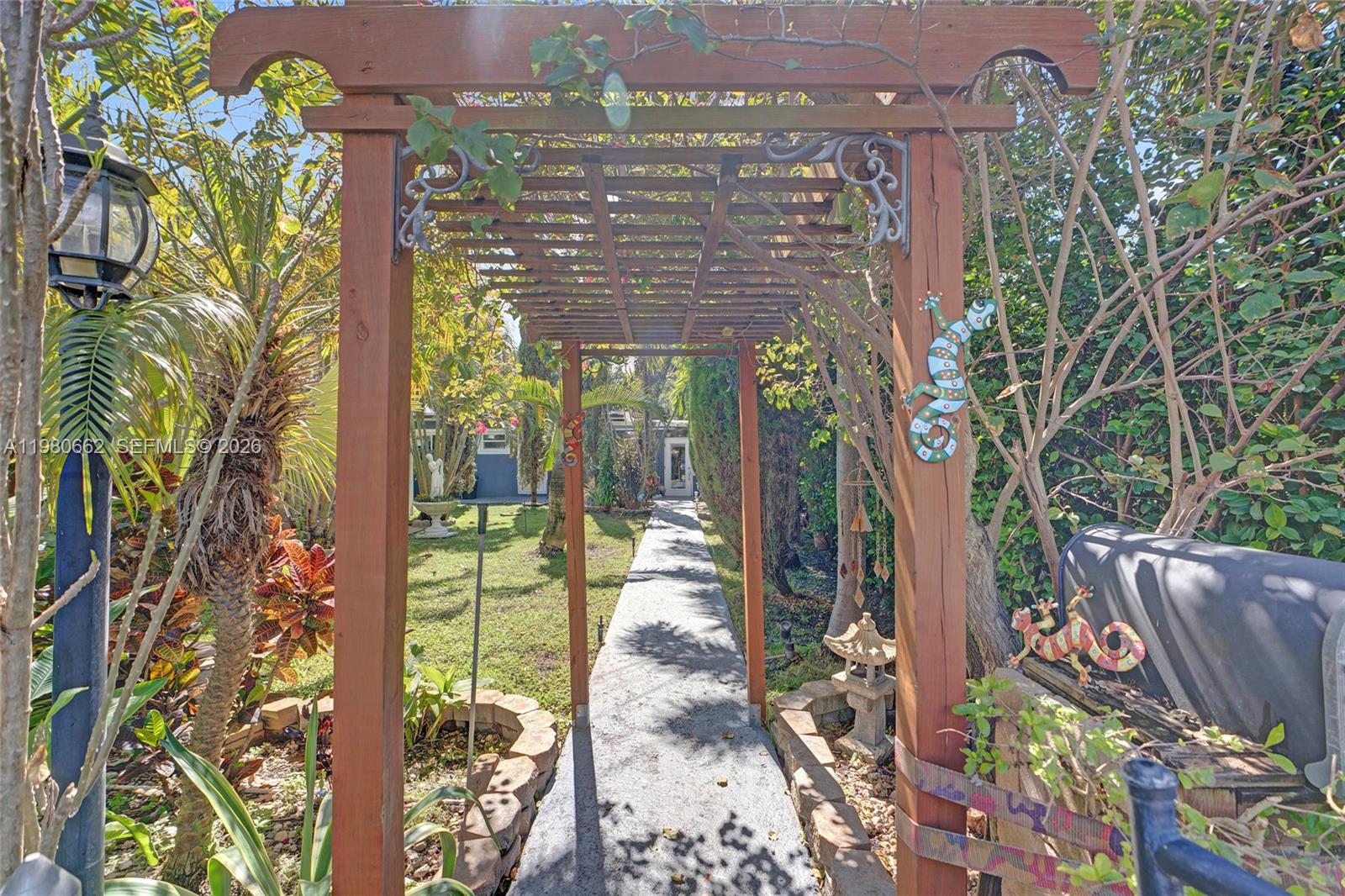 2258 SW 15th St Miami, FL 33145