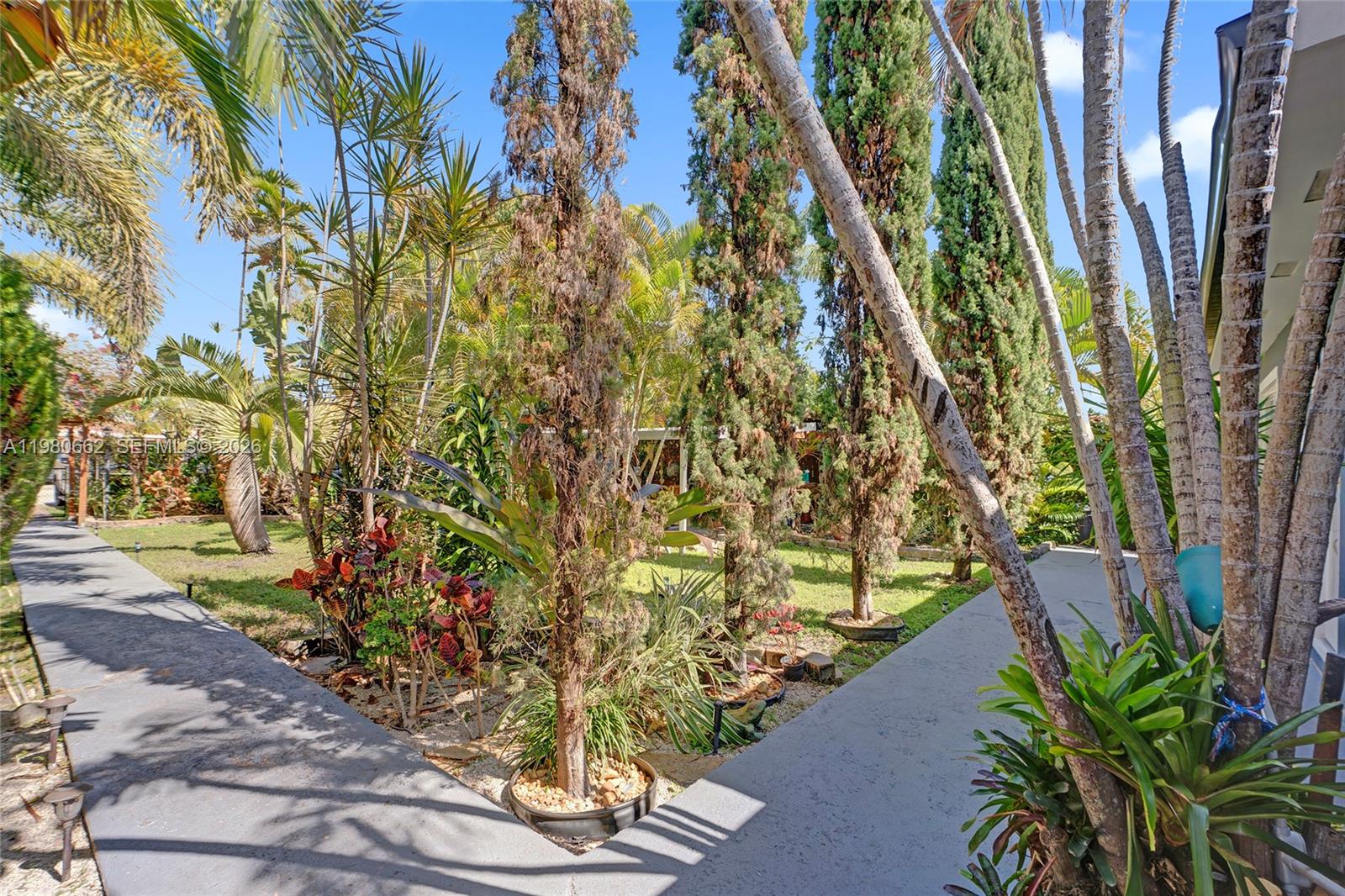 2258 SW 15th St Miami, FL 33145