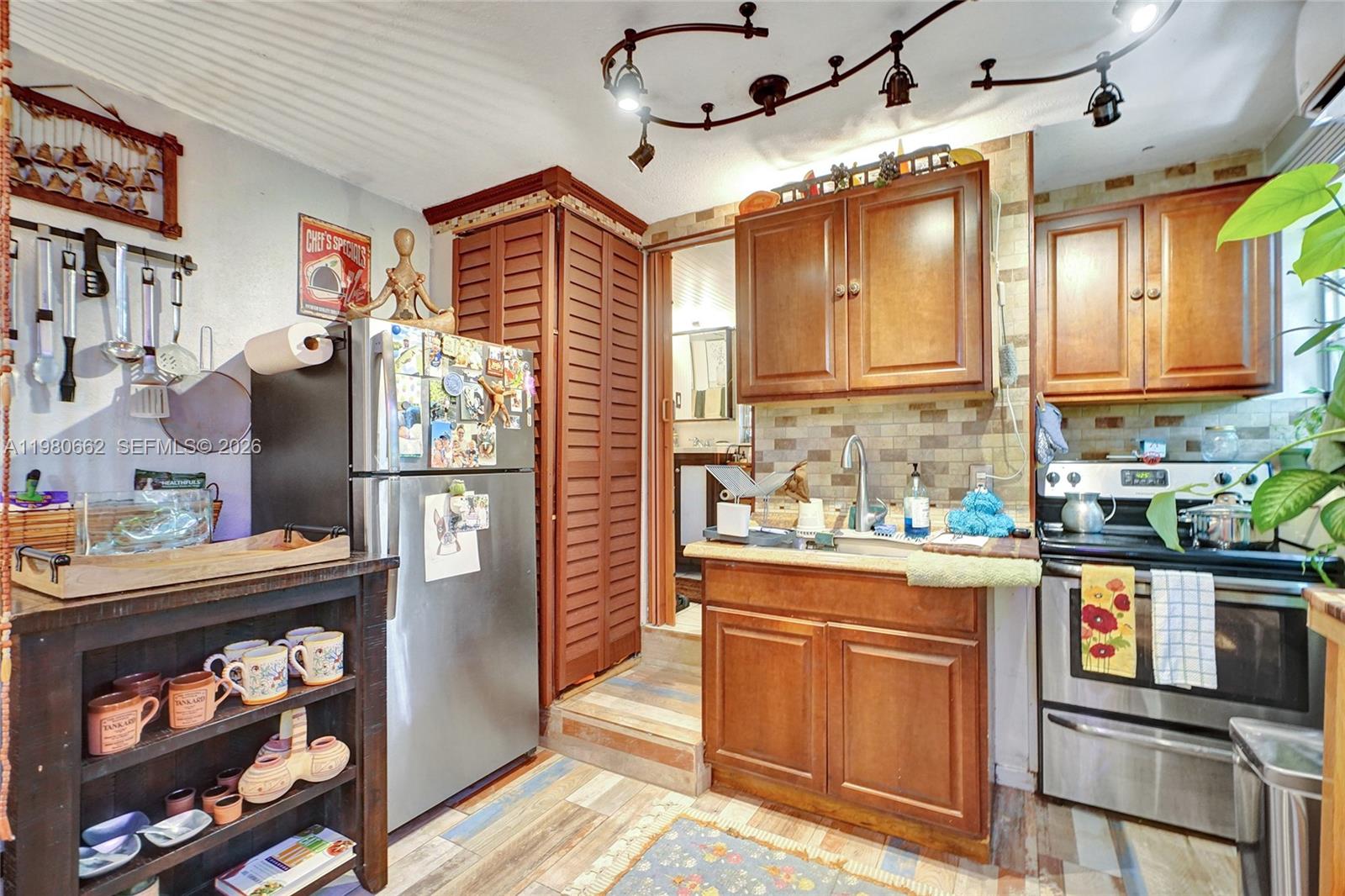 2258 SW 15th St Miami, FL 33145