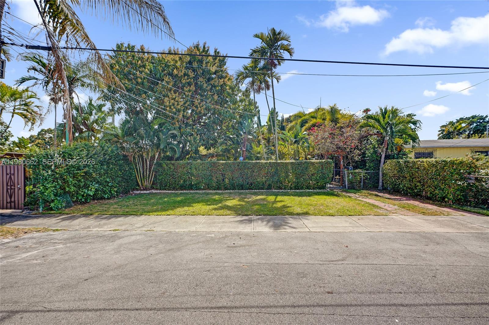 2258 SW 15th St Miami, FL 33145