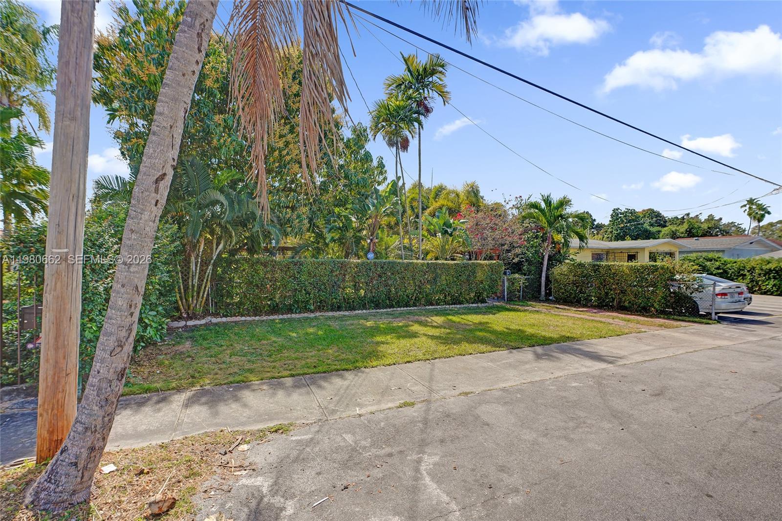 2258 SW 15th St Miami, FL 33145