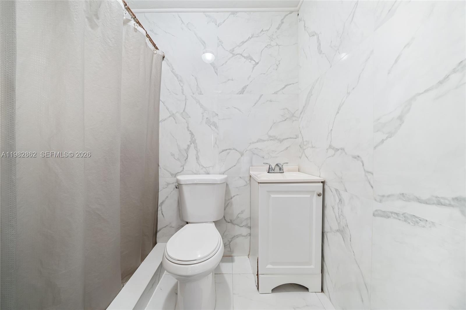 1040 SW 66th Ave Pembroke Pines, FL 33023