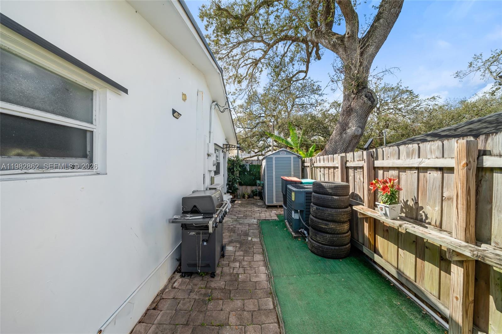 1040 SW 66th Ave Pembroke Pines, FL 33023