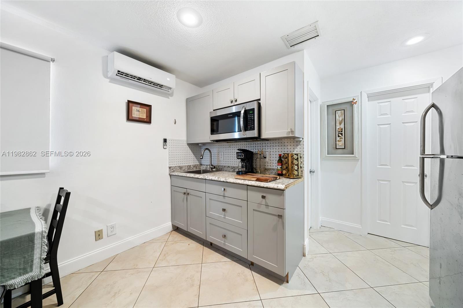 1040 SW 66th Ave Pembroke Pines, FL 33023