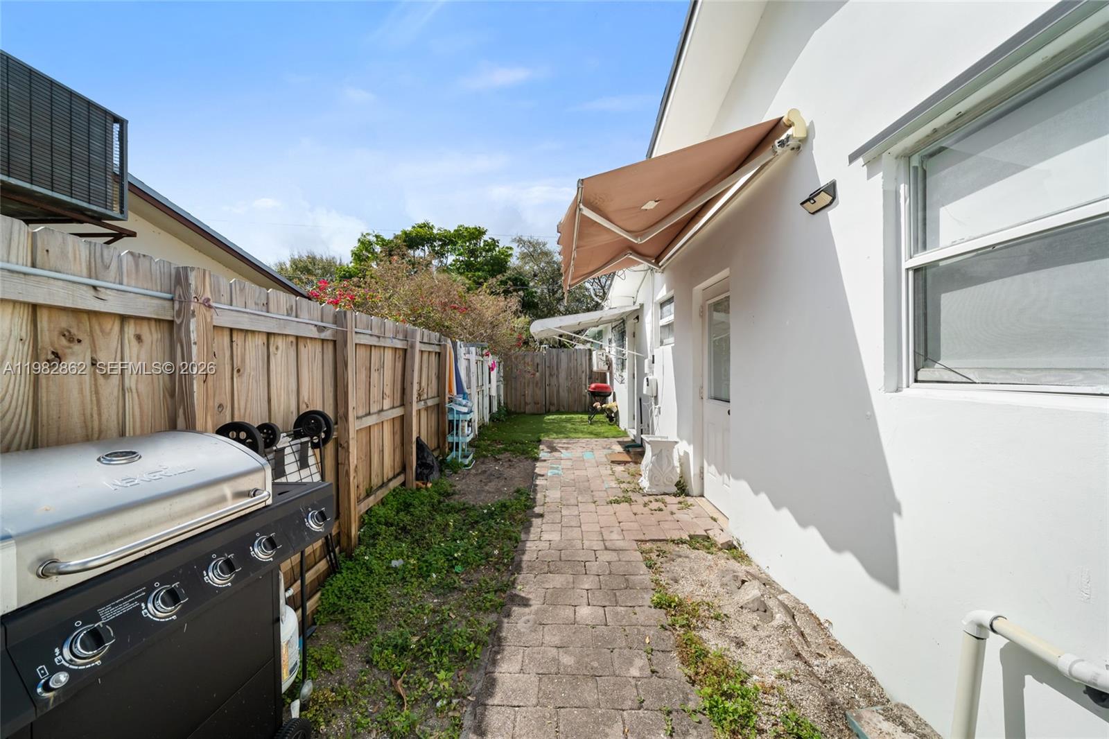 1040 SW 66th Ave Pembroke Pines, FL 33023