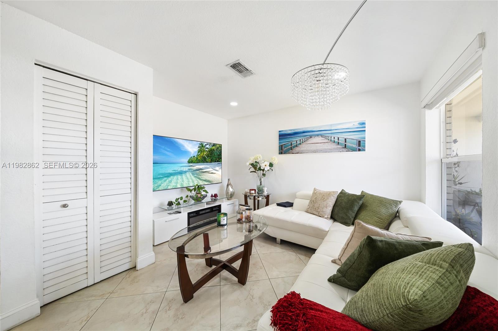 1040 SW 66th Ave Pembroke Pines, FL 33023