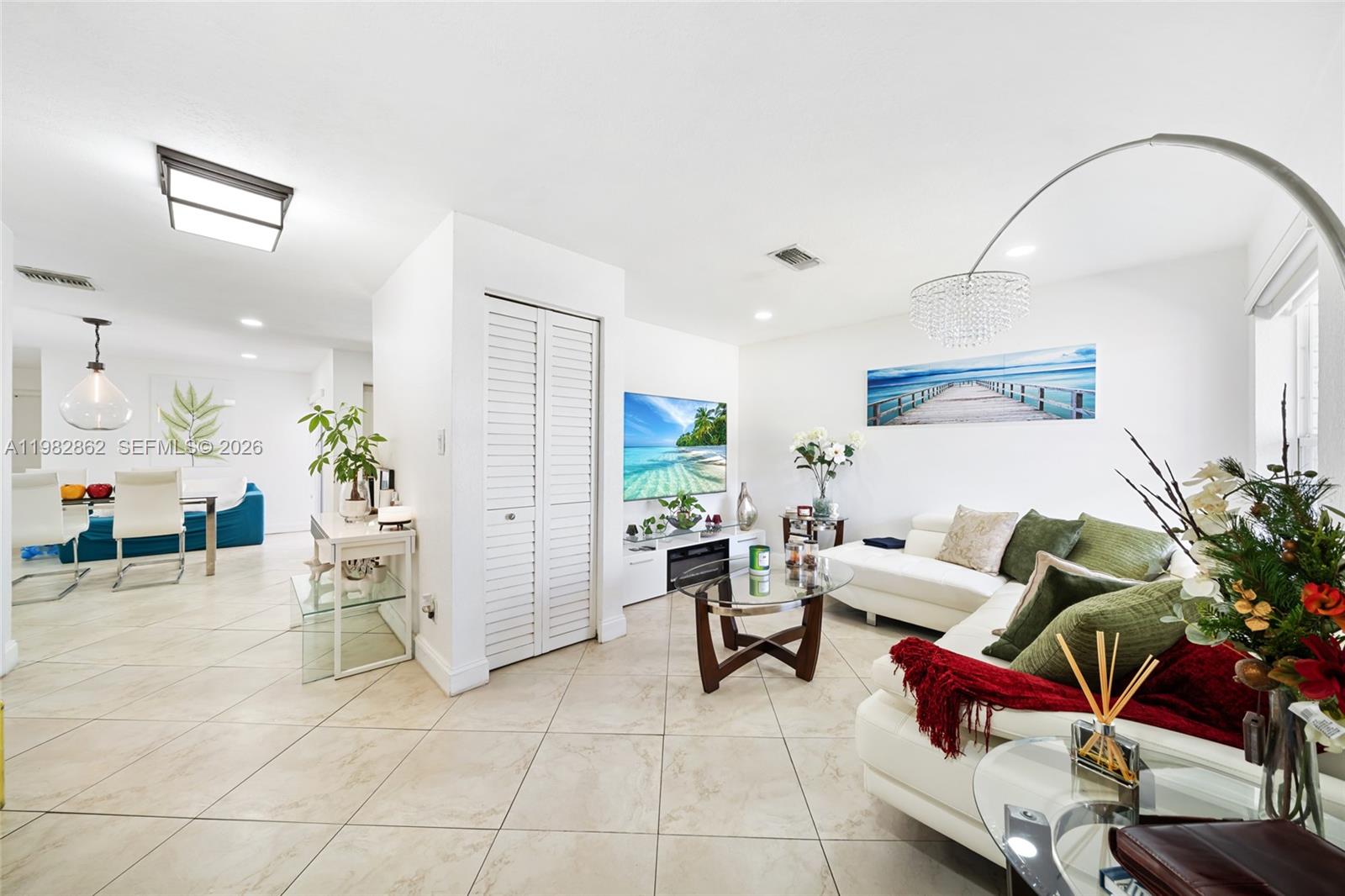 1040 SW 66th Ave Pembroke Pines, FL 33023