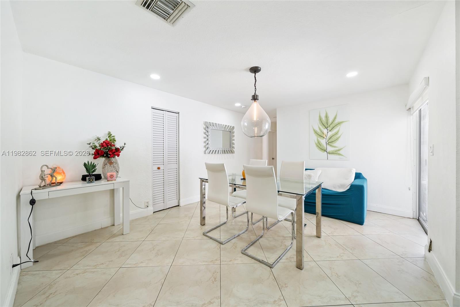 1040 SW 66th Ave Pembroke Pines, FL 33023