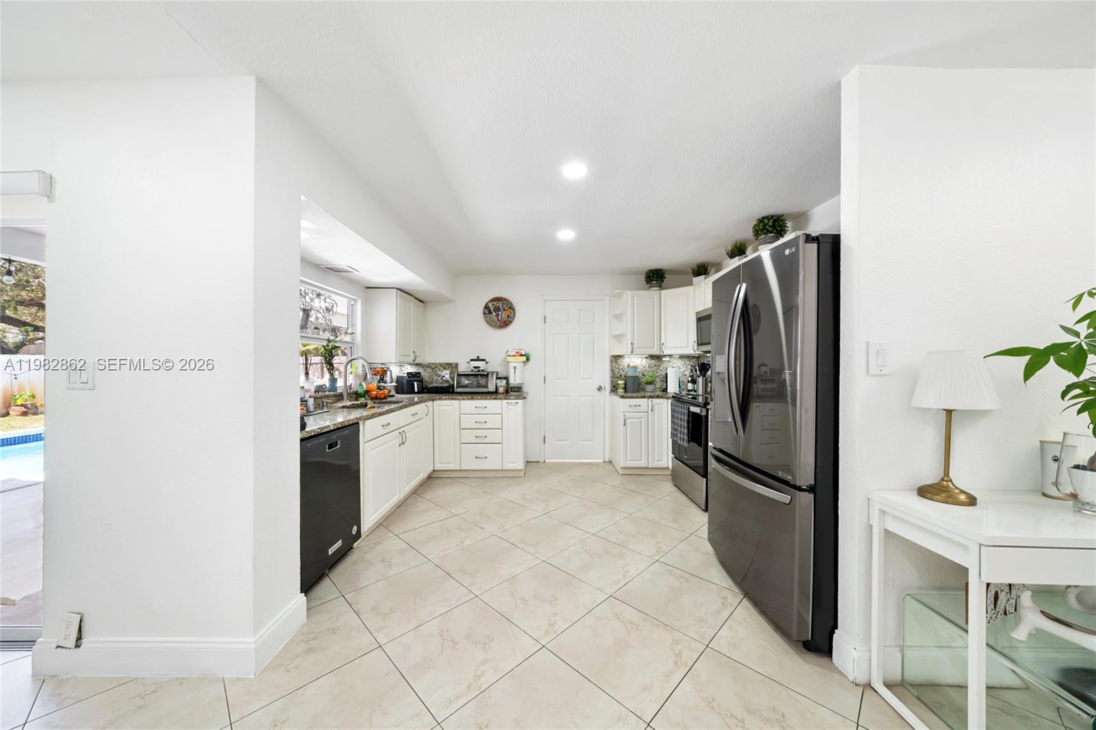 1040 SW 66th Ave Pembroke Pines, FL 33023