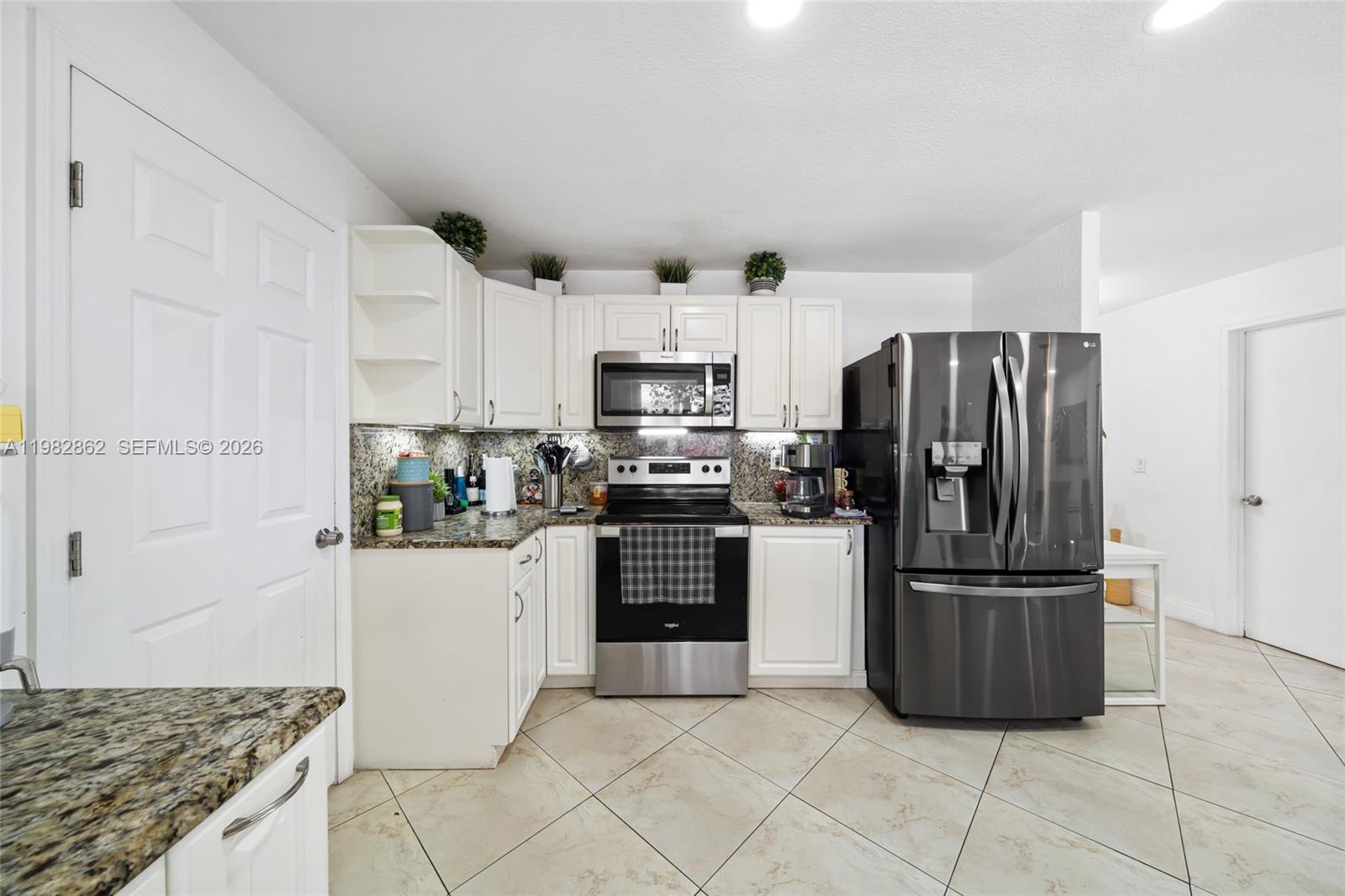 1040 SW 66th Ave Pembroke Pines, FL 33023