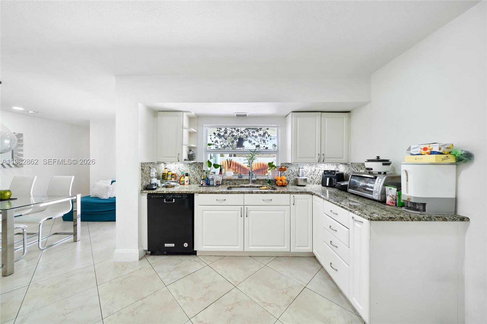 1040 SW 66th Ave Pembroke Pines, FL 33023