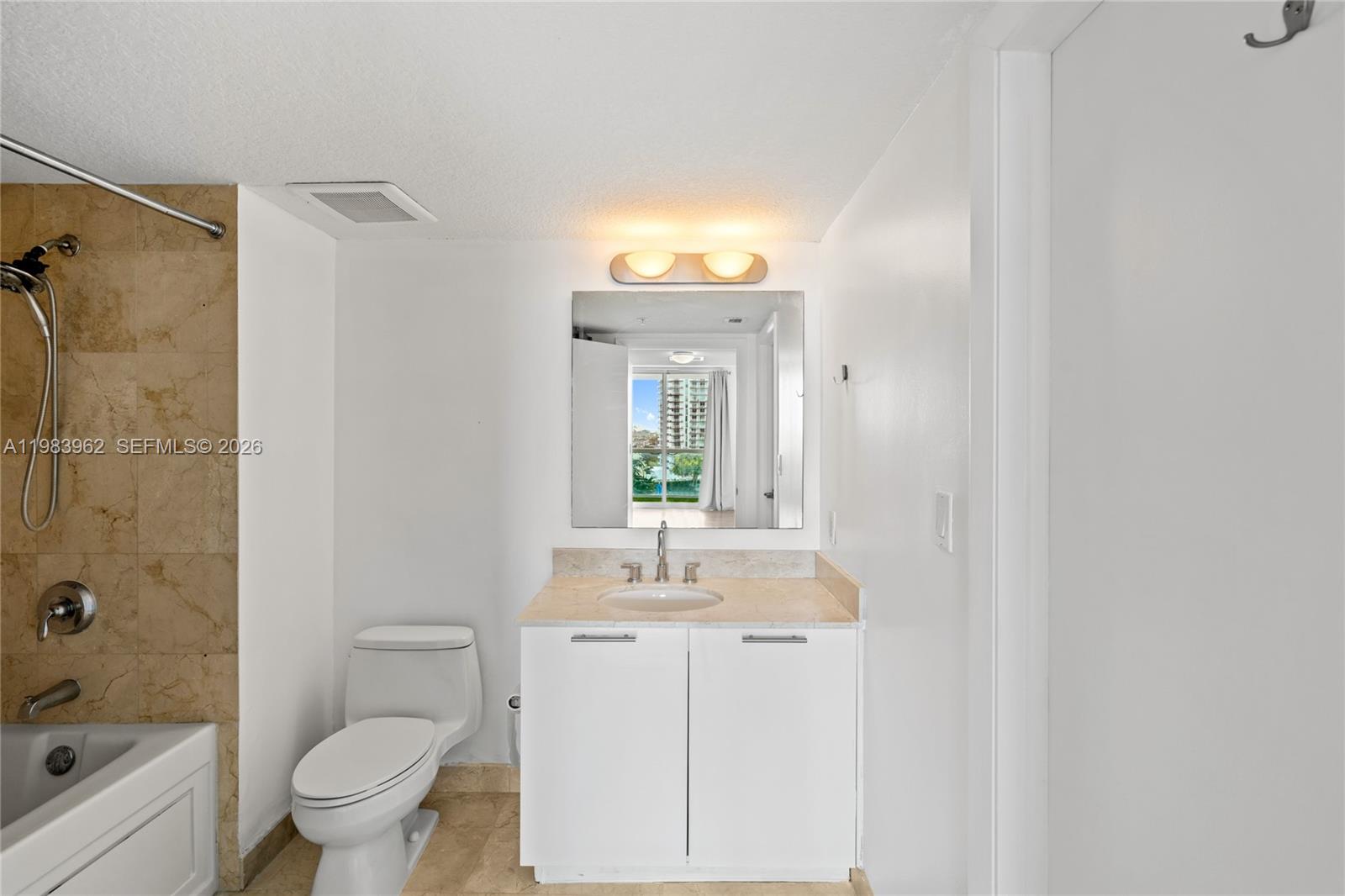 1800 N Bayshore Dr #1208 Miami, FL 33132