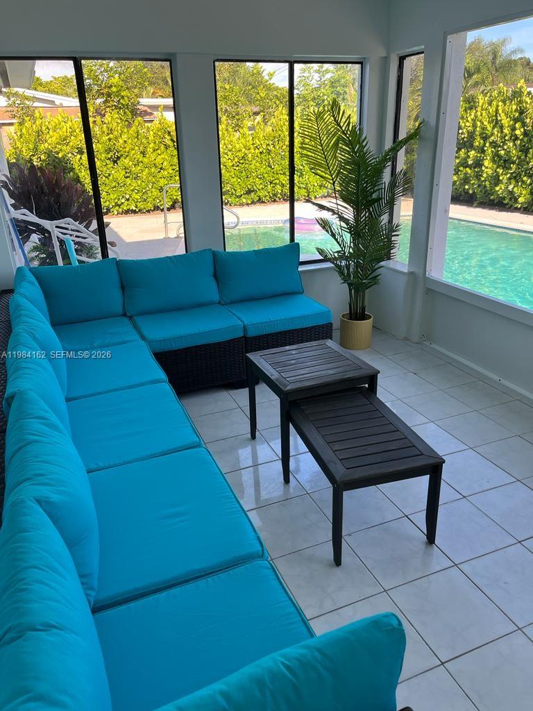 6900 SW 3rd St Pembroke Pines, FL 33023