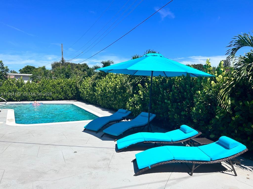 6900 SW 3rd St Pembroke Pines, FL 33023