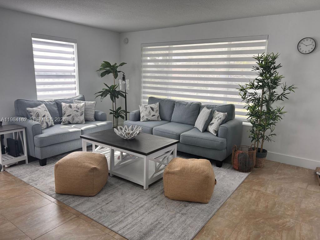 6900 SW 3rd St Pembroke Pines, FL 33023