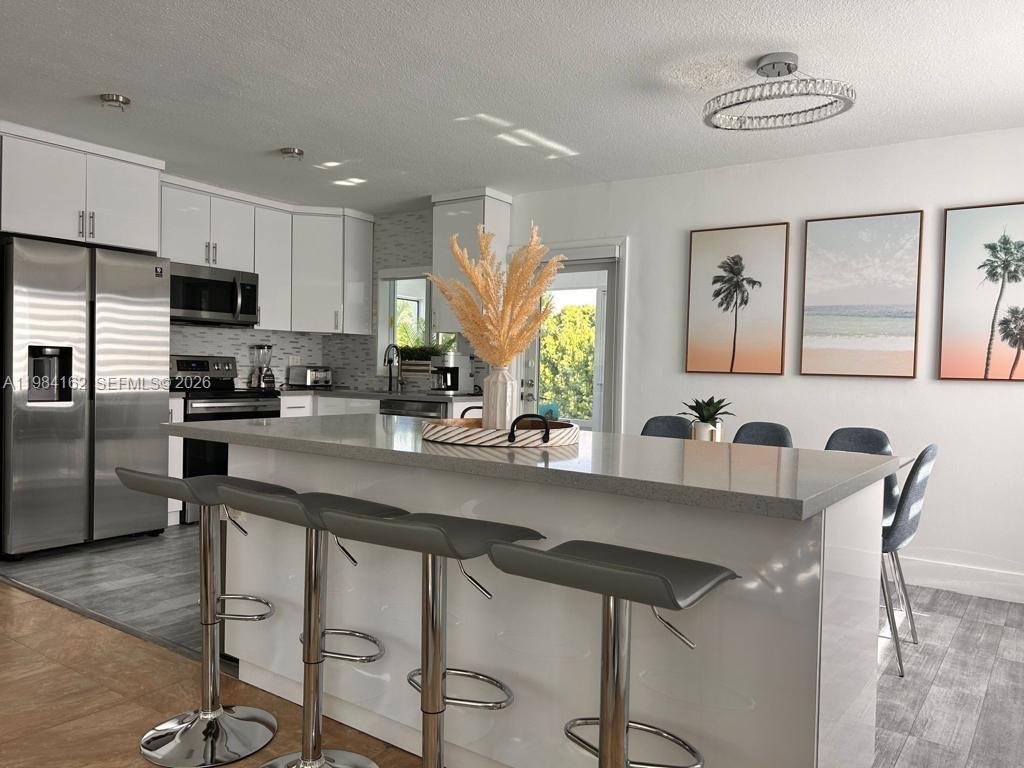 6900 SW 3rd St Pembroke Pines, FL 33023