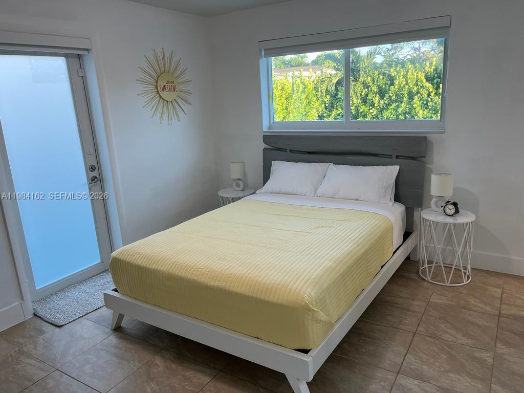 6900 SW 3rd St Pembroke Pines, FL 33023