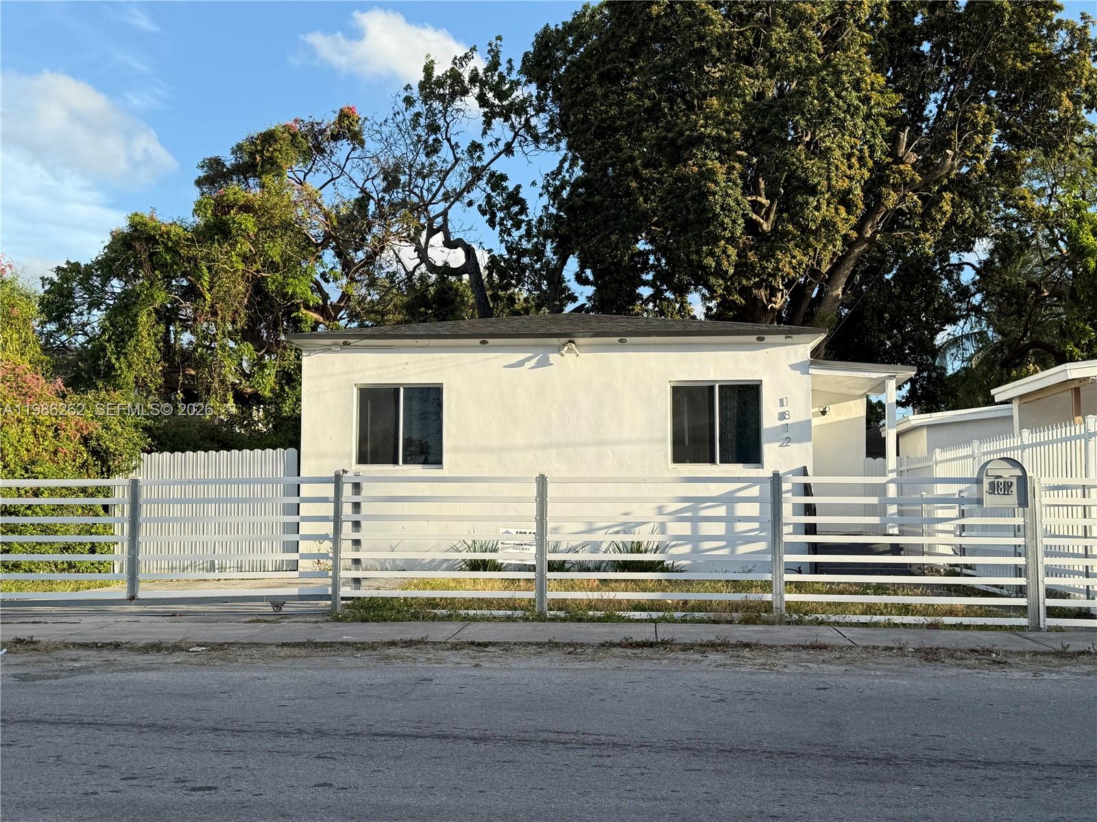 1812 NW 64th St Miami, FL 33147