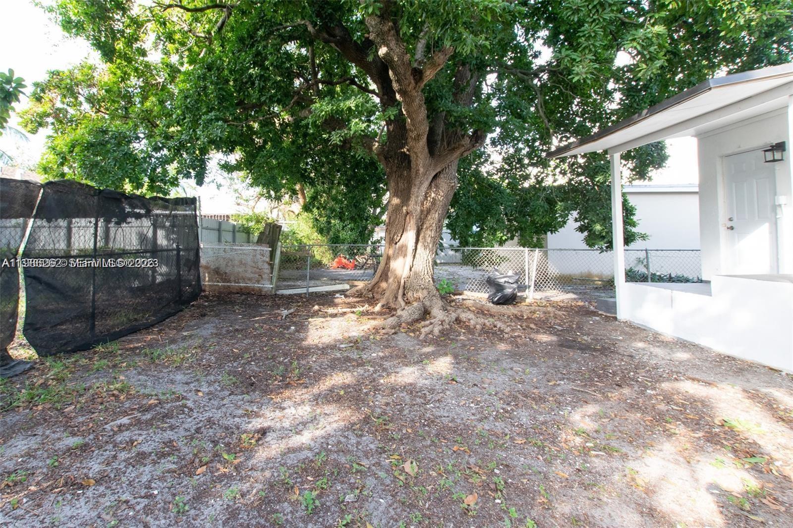 1812 NW 64th St Miami, FL 33147