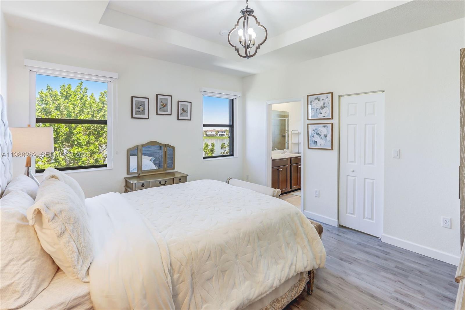 3375 W 100th Ter Hialeah, FL 33018