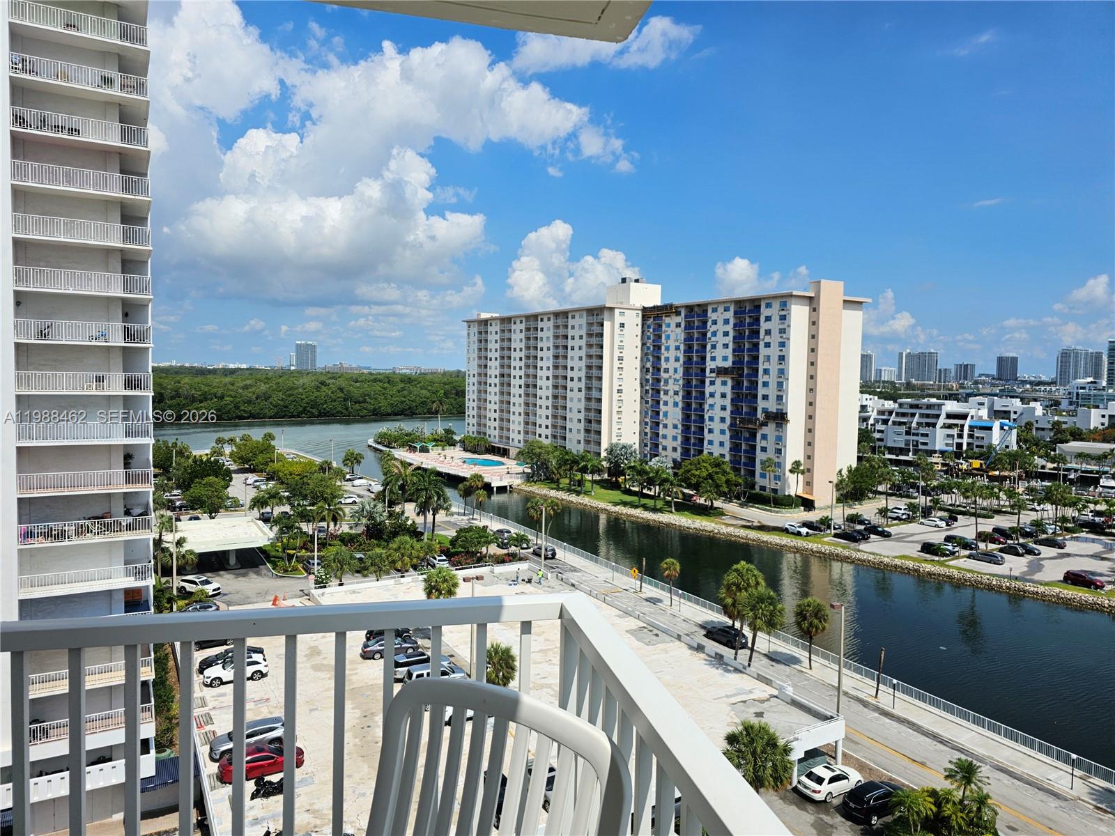 image Arlen House Condo14