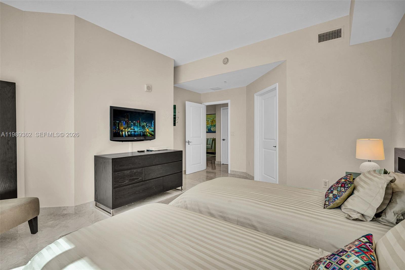 image Ocean Marine Yacht Club40