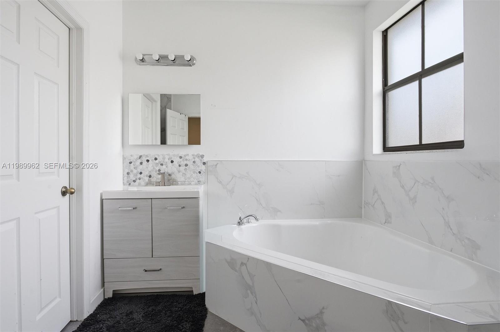 10319 NW 30th Ter Doral, FL 33172