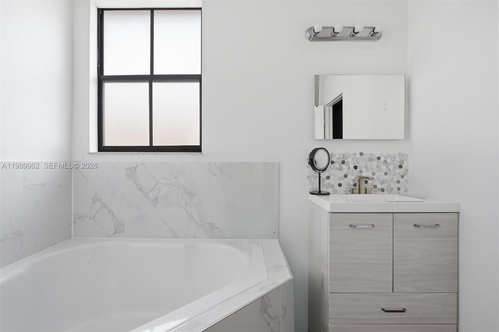 10319 NW 30th Ter Doral, FL 33172