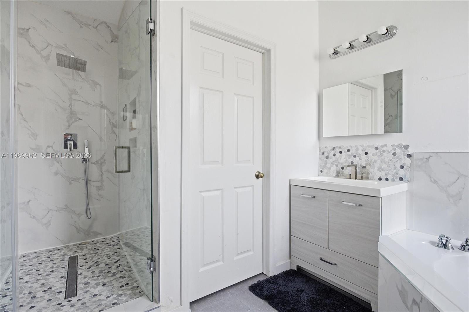 10319 NW 30th Ter Doral, FL 33172