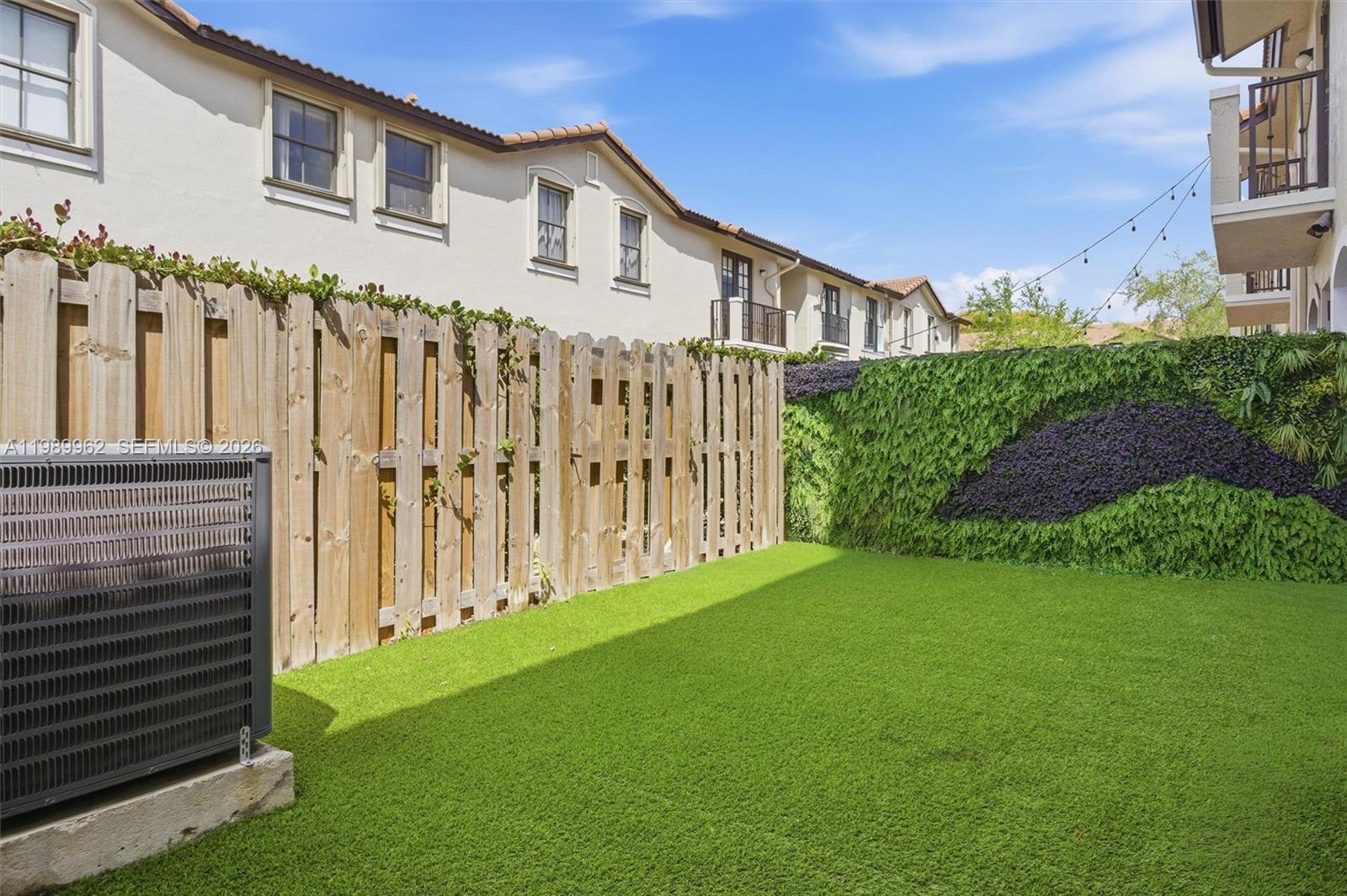 10319 NW 30th Ter Doral, FL 33172