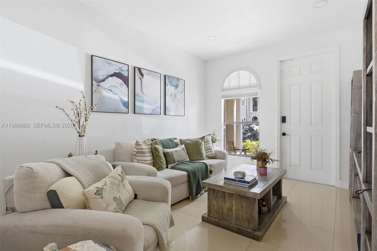 10319 NW 30th Ter Doral, FL 33172