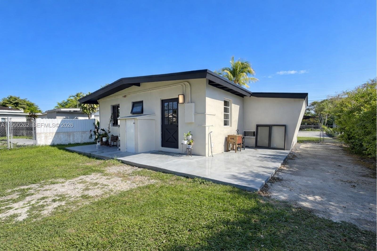 6561 SW 34th St Miami, FL 33155