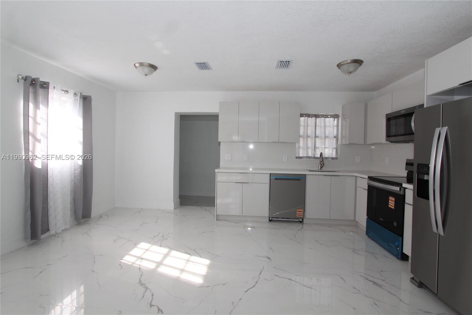 530 NW 10th Ave Boynton Beach, FL 33435