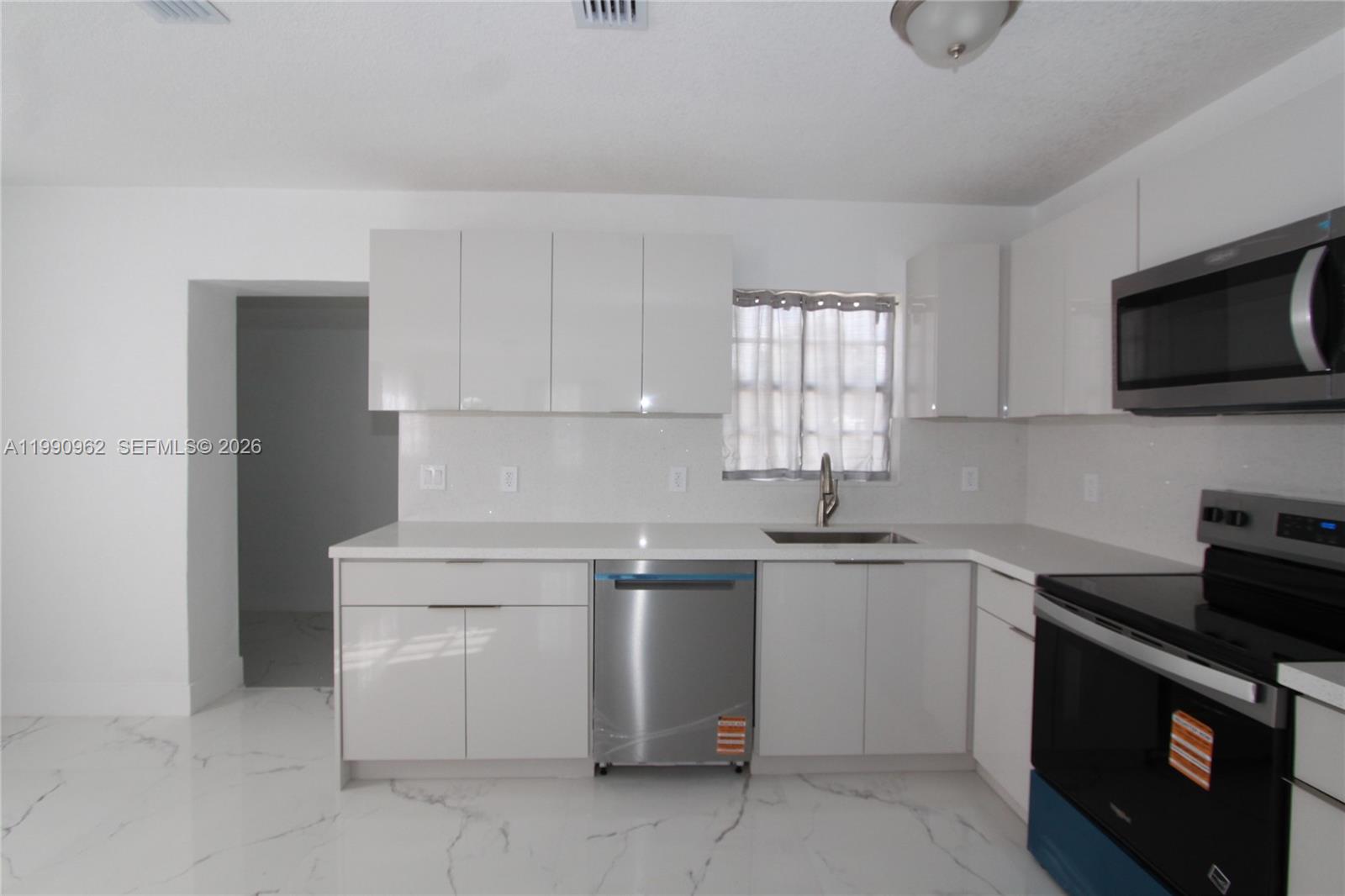 530 NW 10th Ave Boynton Beach, FL 33435