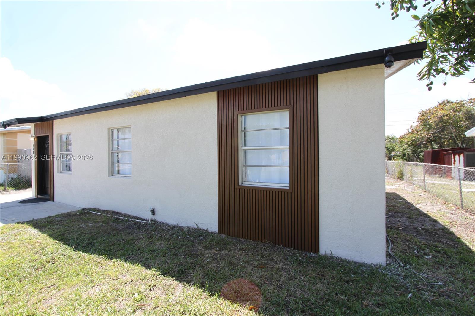 530 NW 10th Ave Boynton Beach, FL 33435