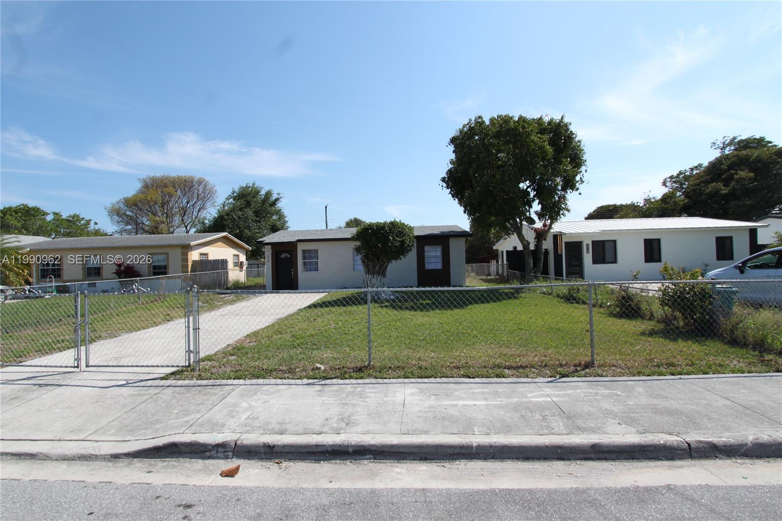 530 NW 10th Ave Boynton Beach, FL 33435