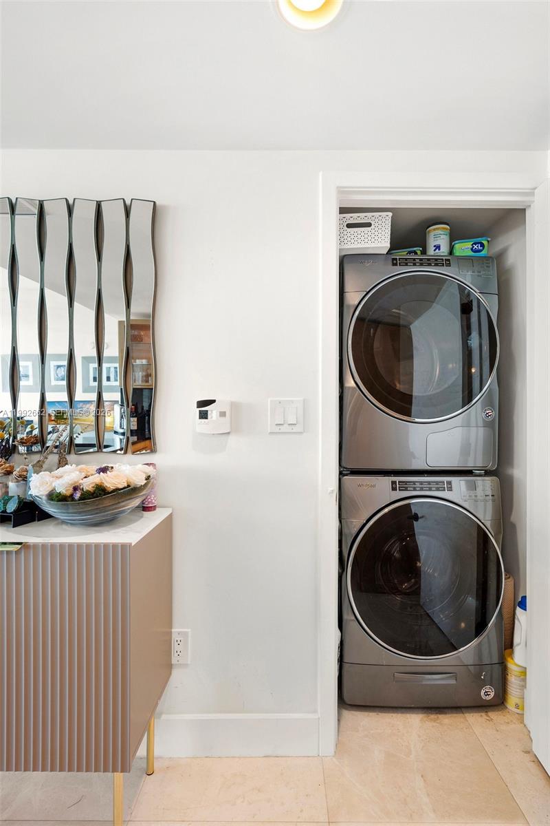 6801 Collins Ave #1414 Miami Beach, FL 33141