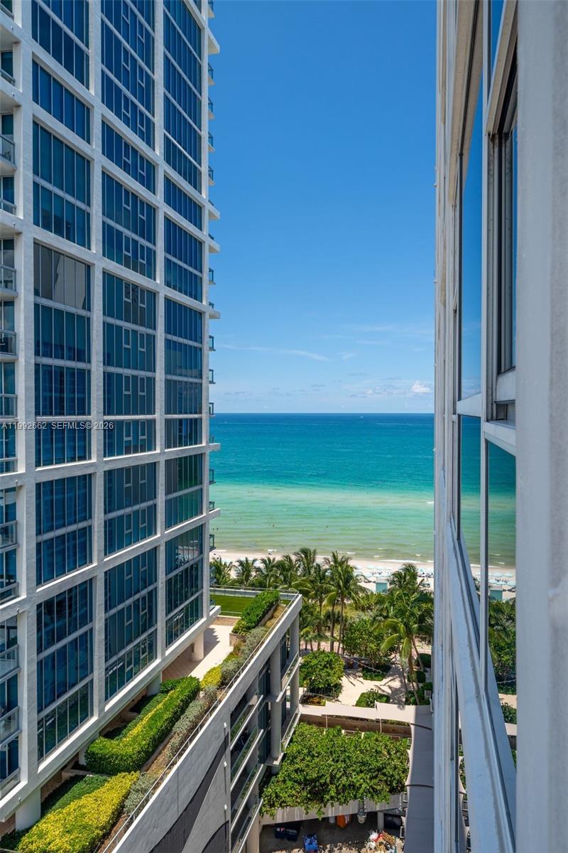 6801 Collins Ave #1414 Miami Beach, FL 33141