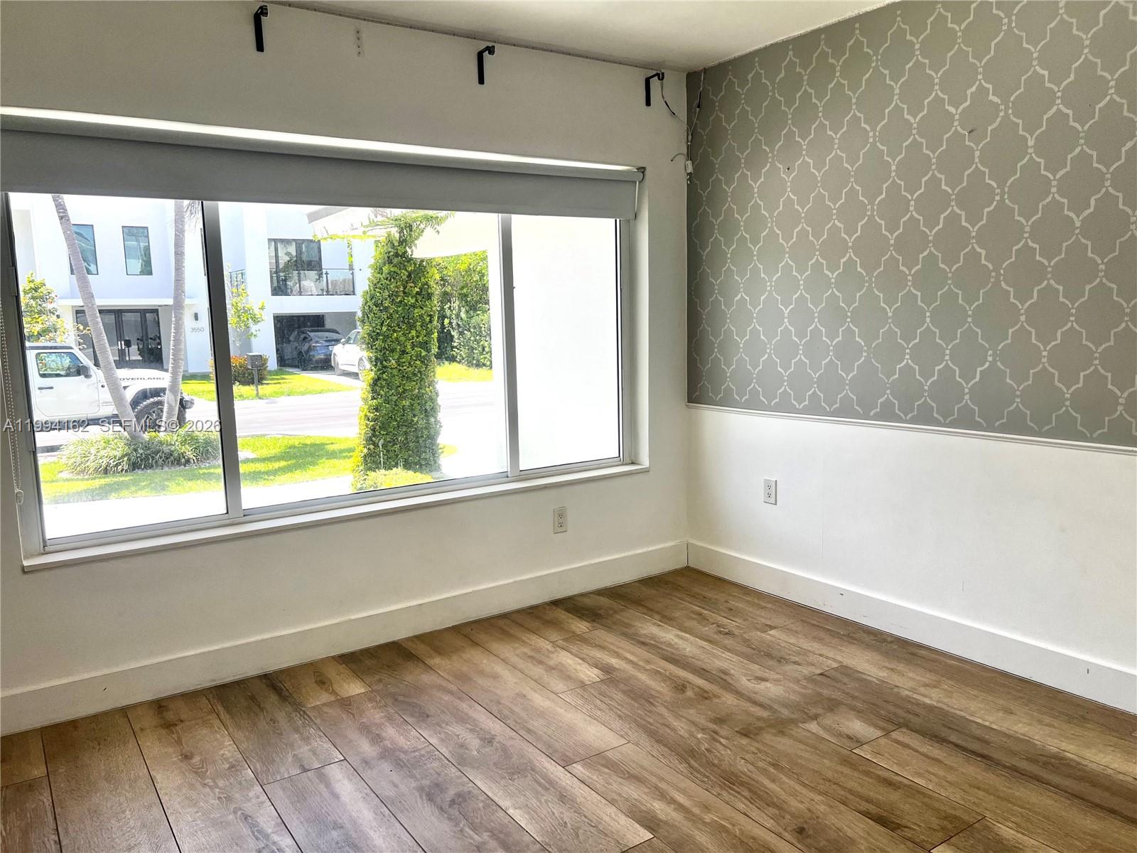 3551 E Glencoe St Miami, FL 33133