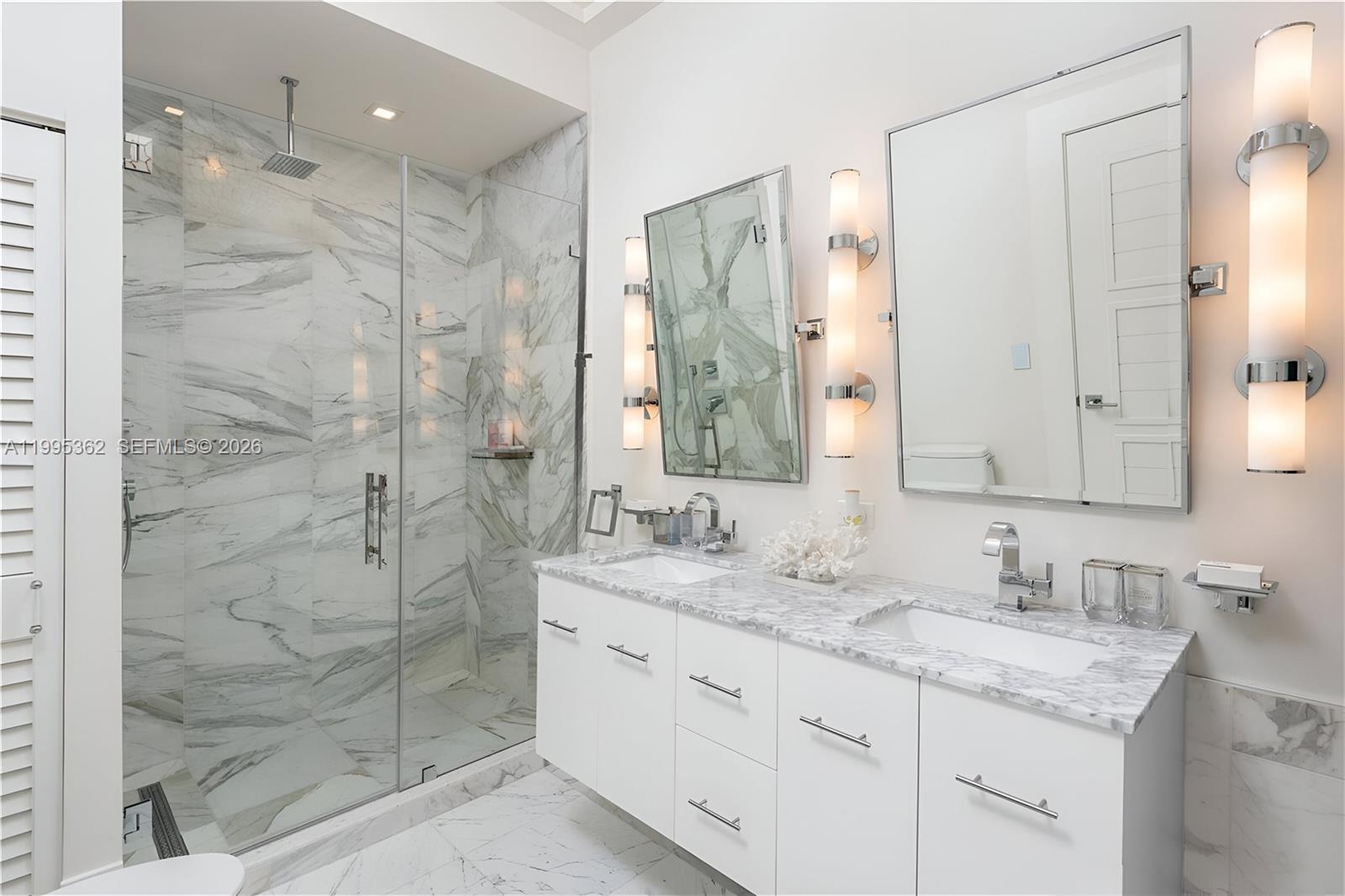 2575 Pine Tree Dr #. Miami Beach, FL 33140